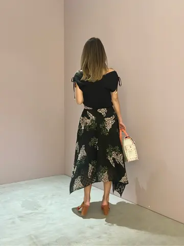 ORIGINATED IN GRACE CONTINENTAL yukimi yonee コーディネート画像