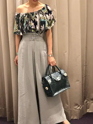 ORIGINATED IN GRACE CONTINENTAL 亀田 未希 コーディネート画像