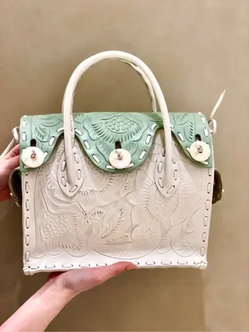 Carving Tribes 村上 麗華 コーディネート画像