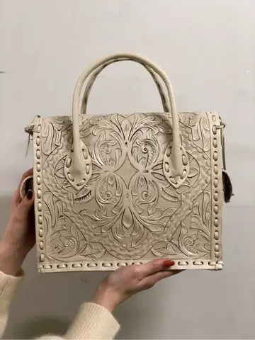 Carving Tribes 村上 麗華 コーディネート画像