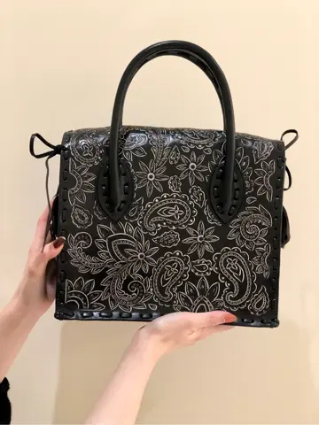 Carving Tribes 村上 麗華 コーディネート画像