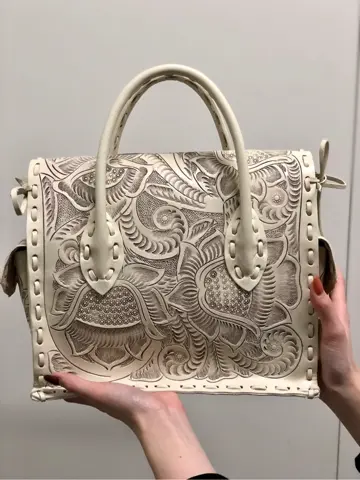 Carving Tribes 村上 麗華 コーディネート画像