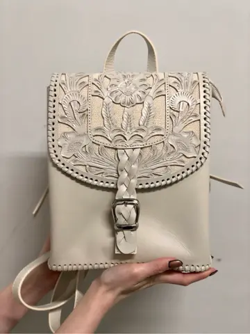 Carving Tribes 村上 麗華 コーディネート画像