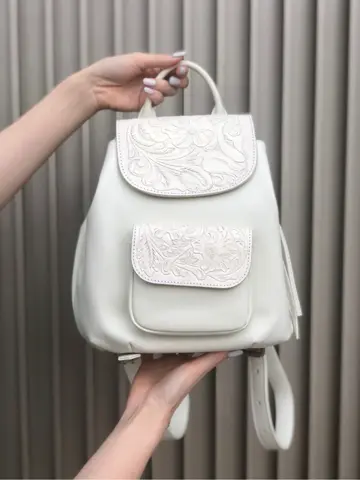 Carving Tribes 村上 麗華 コーディネート画像