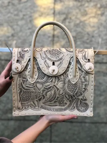 Carving Tribes 村上 麗華 コーディネート画像