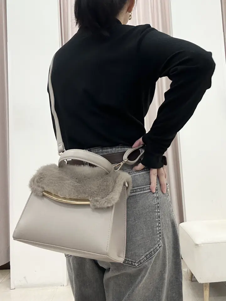 ANY SIS ナラ コーディネート画像